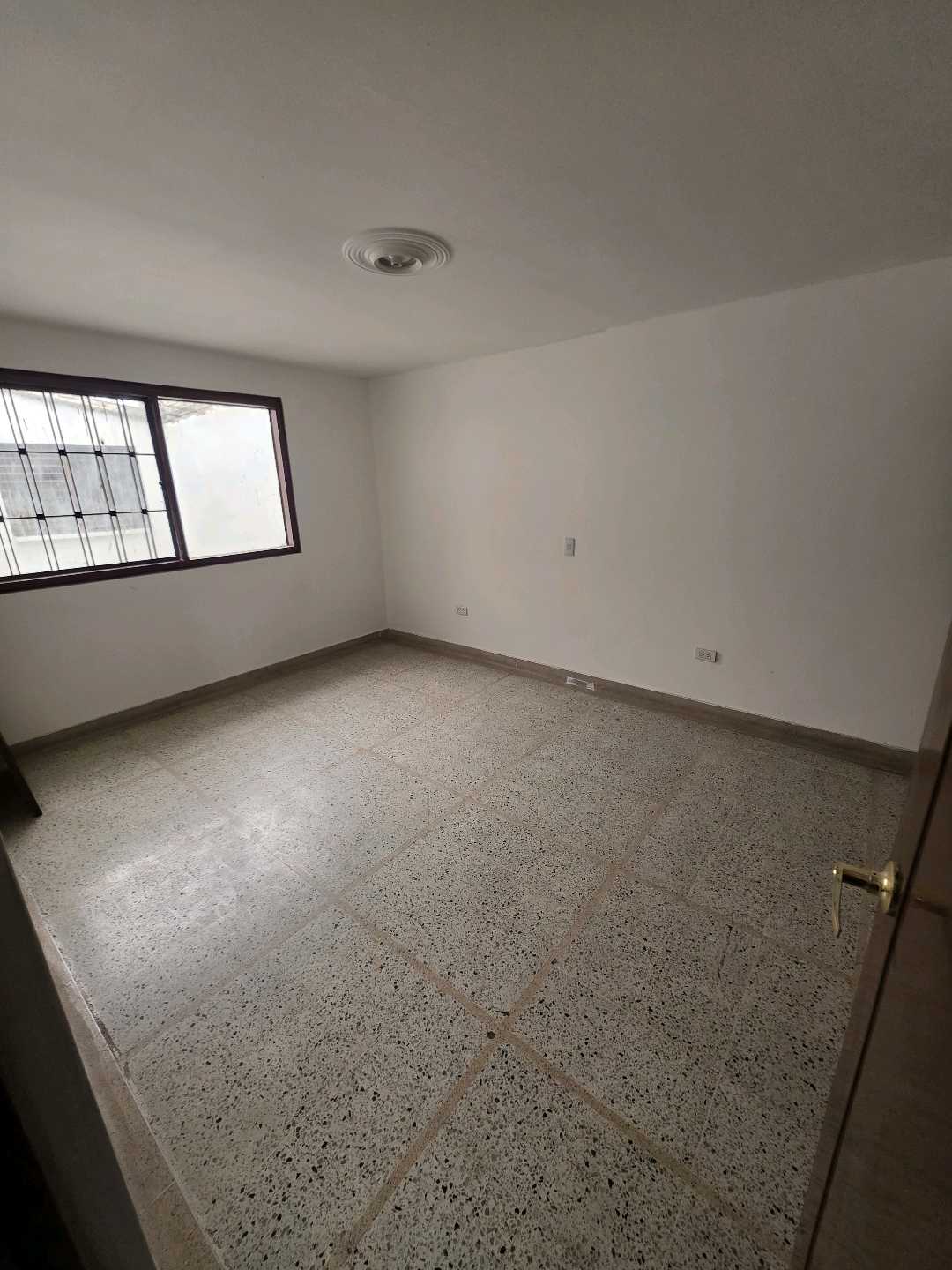 Arriendo casa calasanz