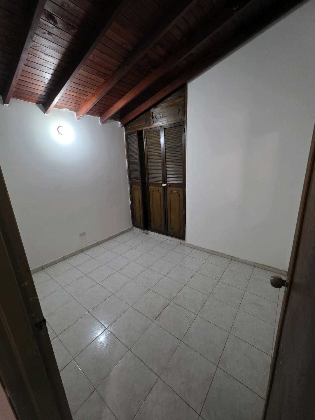 Arriendo casa calasanz