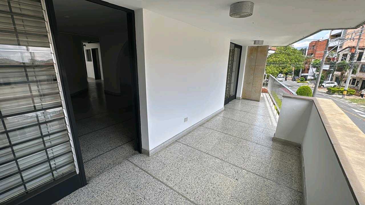 Arriendo casa colores