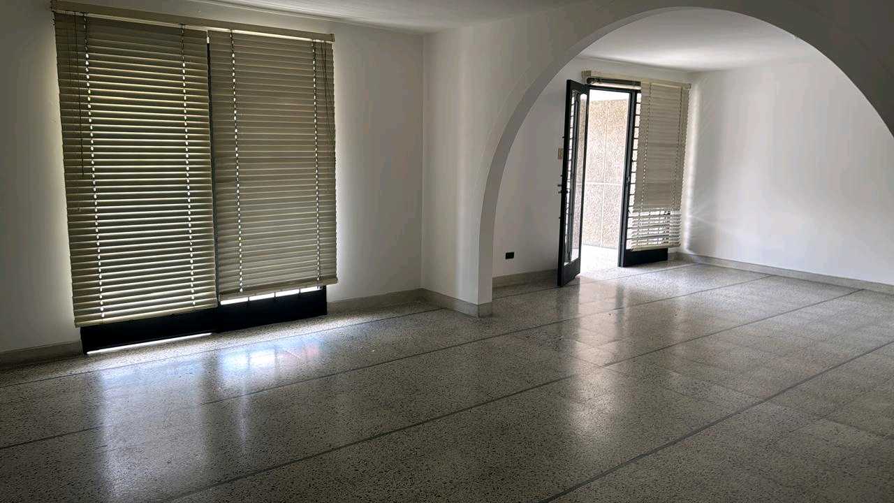 Arriendo casa colores