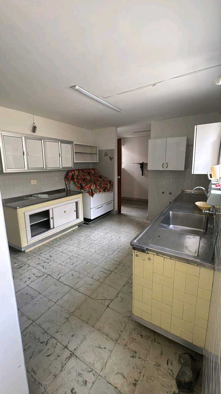 Arriendo casa colores