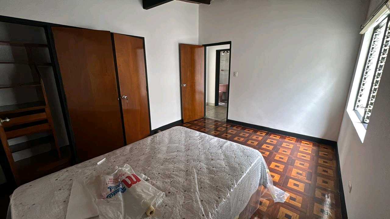 Arriendo casa colores