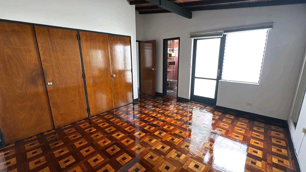 Arriendo casa colores
