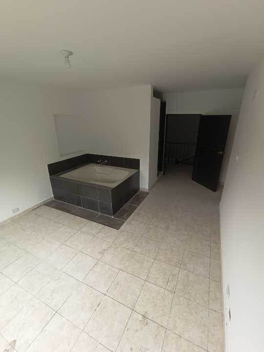 Arriendo casa de 3 niveles en Laureles
