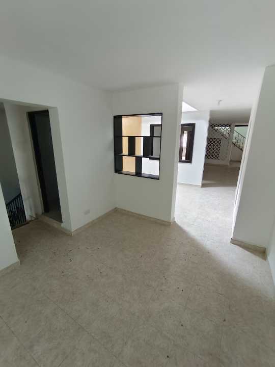 Arriendo casa de 3 niveles en Laureles