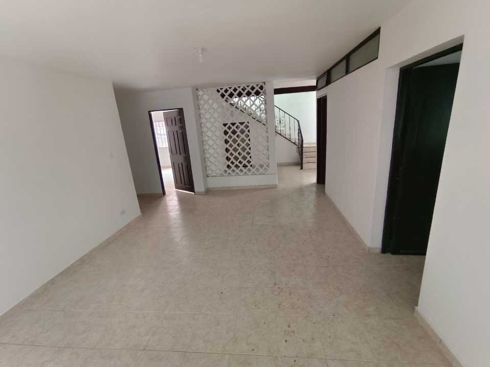 Arriendo casa de 3 niveles en Laureles