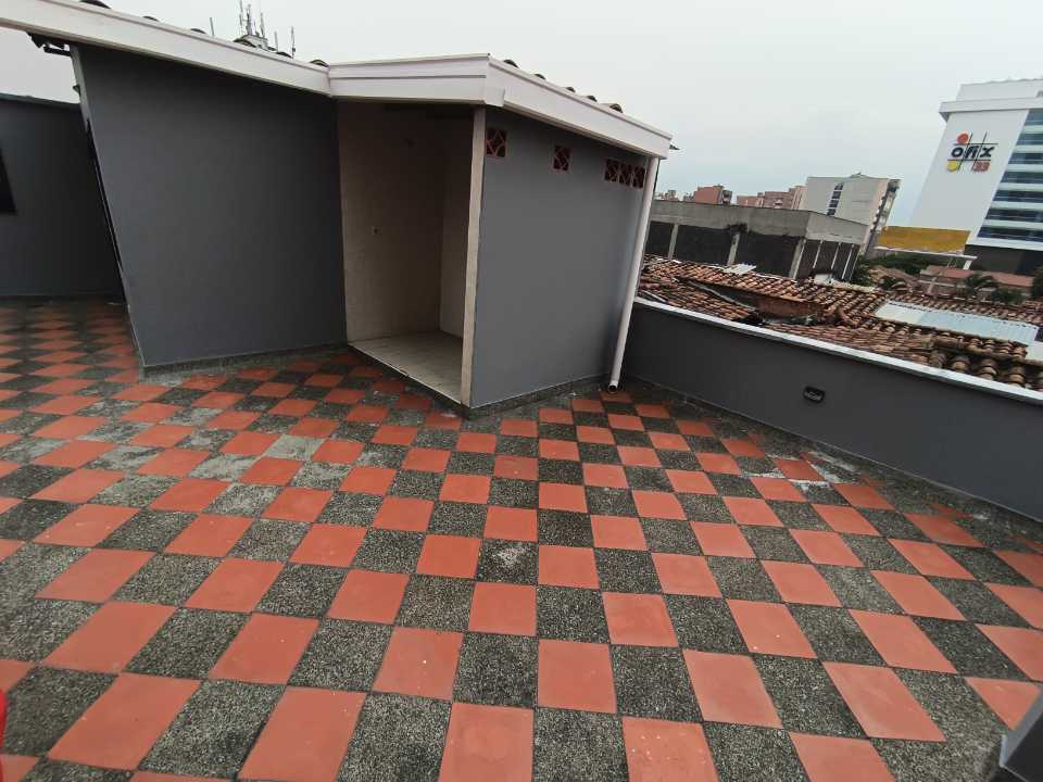 Arriendo casa de 3 niveles en Laureles