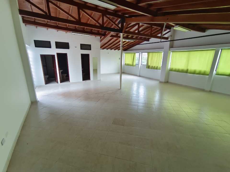 Arriendo casa de 3 niveles en Laureles