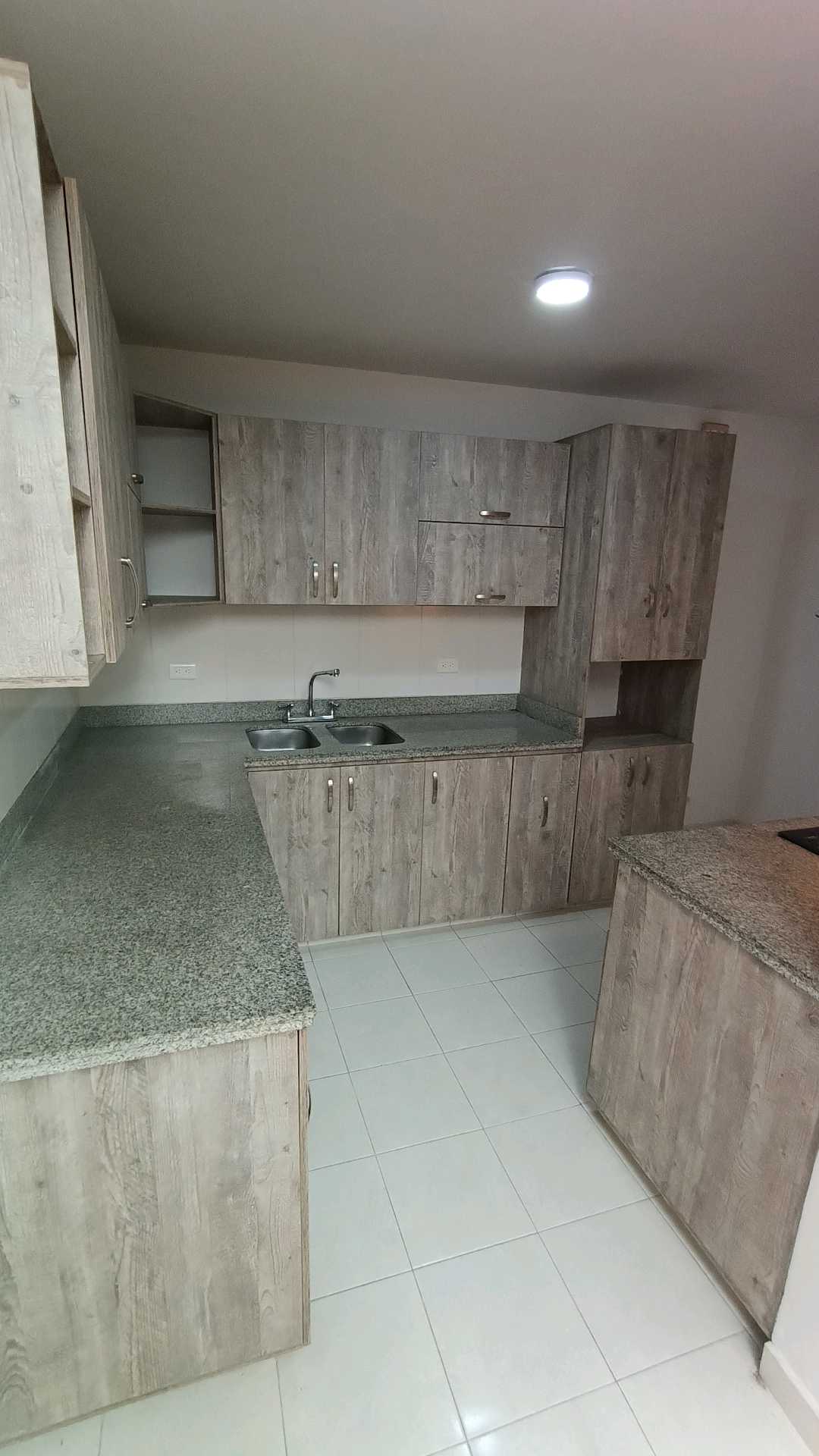 Arriendo casa en conquistadores