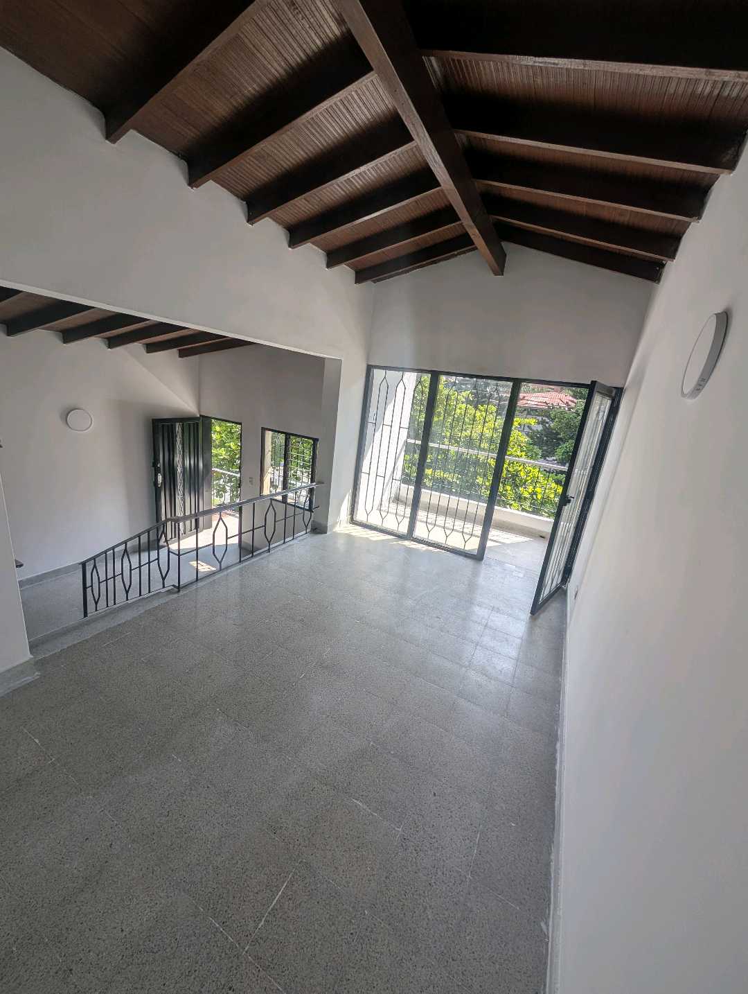 Arriendo casa en la castellana