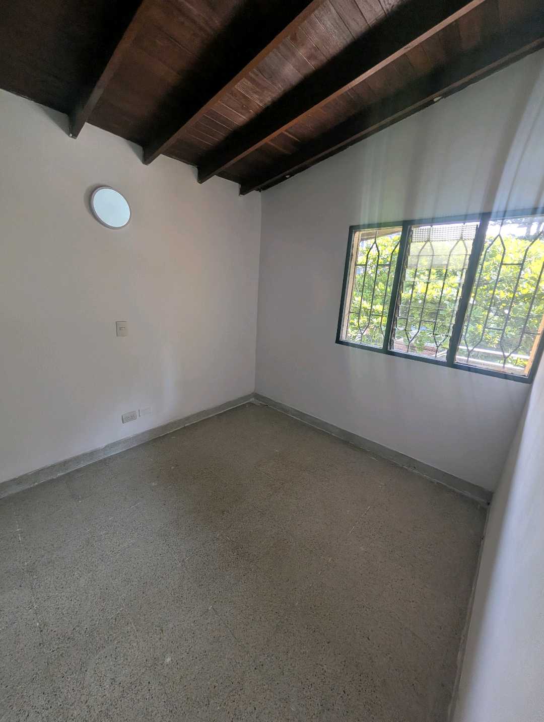 Arriendo casa en la castellana