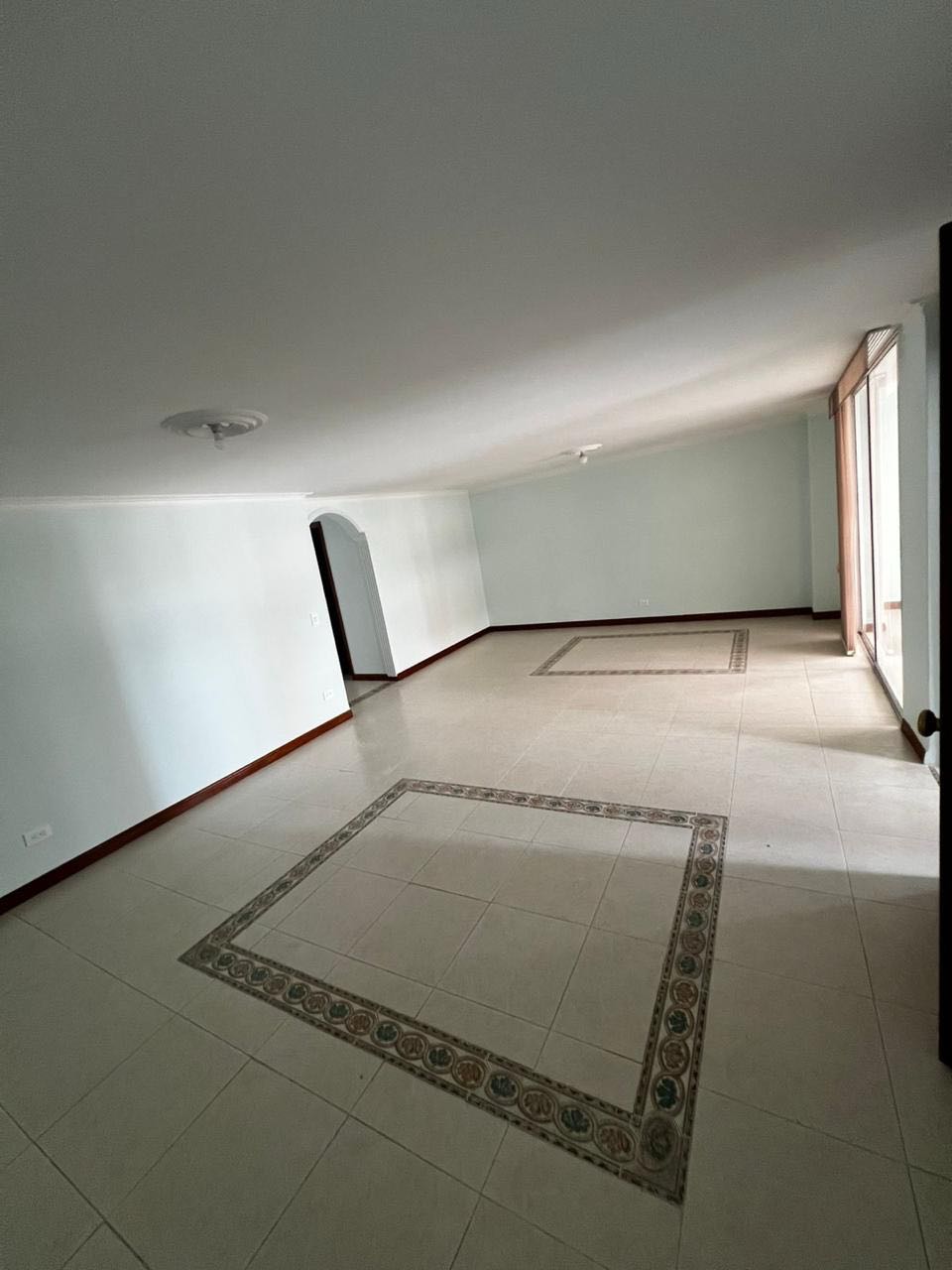 ARRIENDO CASA EN LAURELES