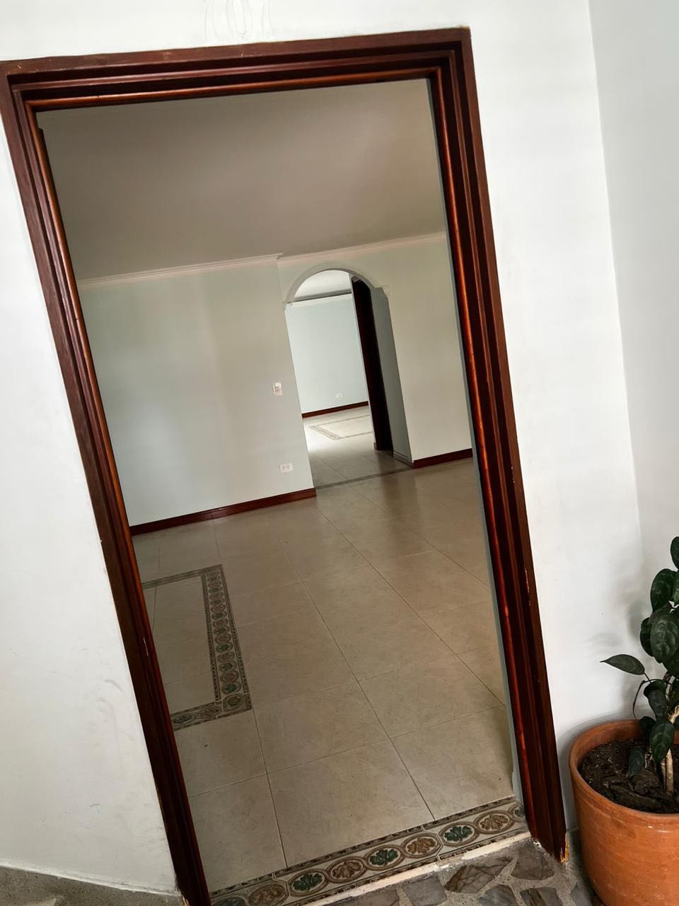 ARRIENDO CASA EN LAURELES