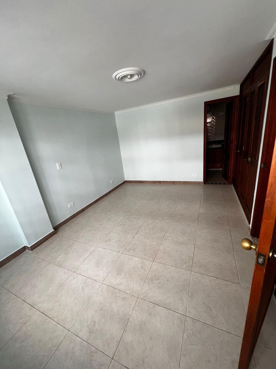 ARRIENDO CASA EN LAURELES