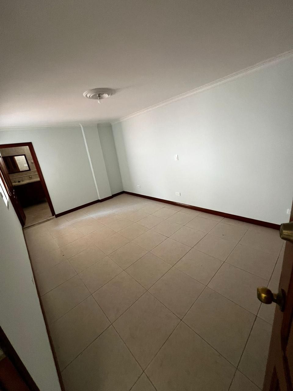 ARRIENDO CASA EN LAURELES