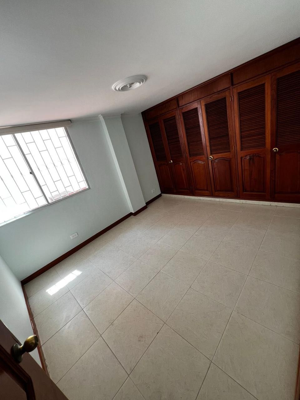 ARRIENDO CASA EN LAURELES