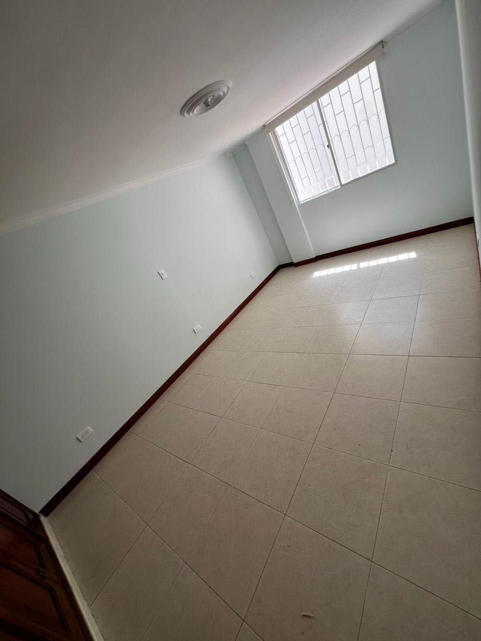 ARRIENDO CASA EN LAURELES