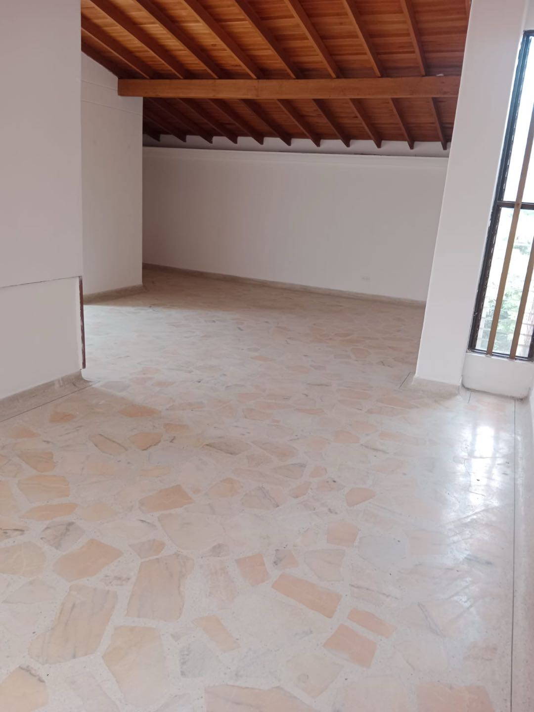 ARRIENDO CASA EN LOS COLORES