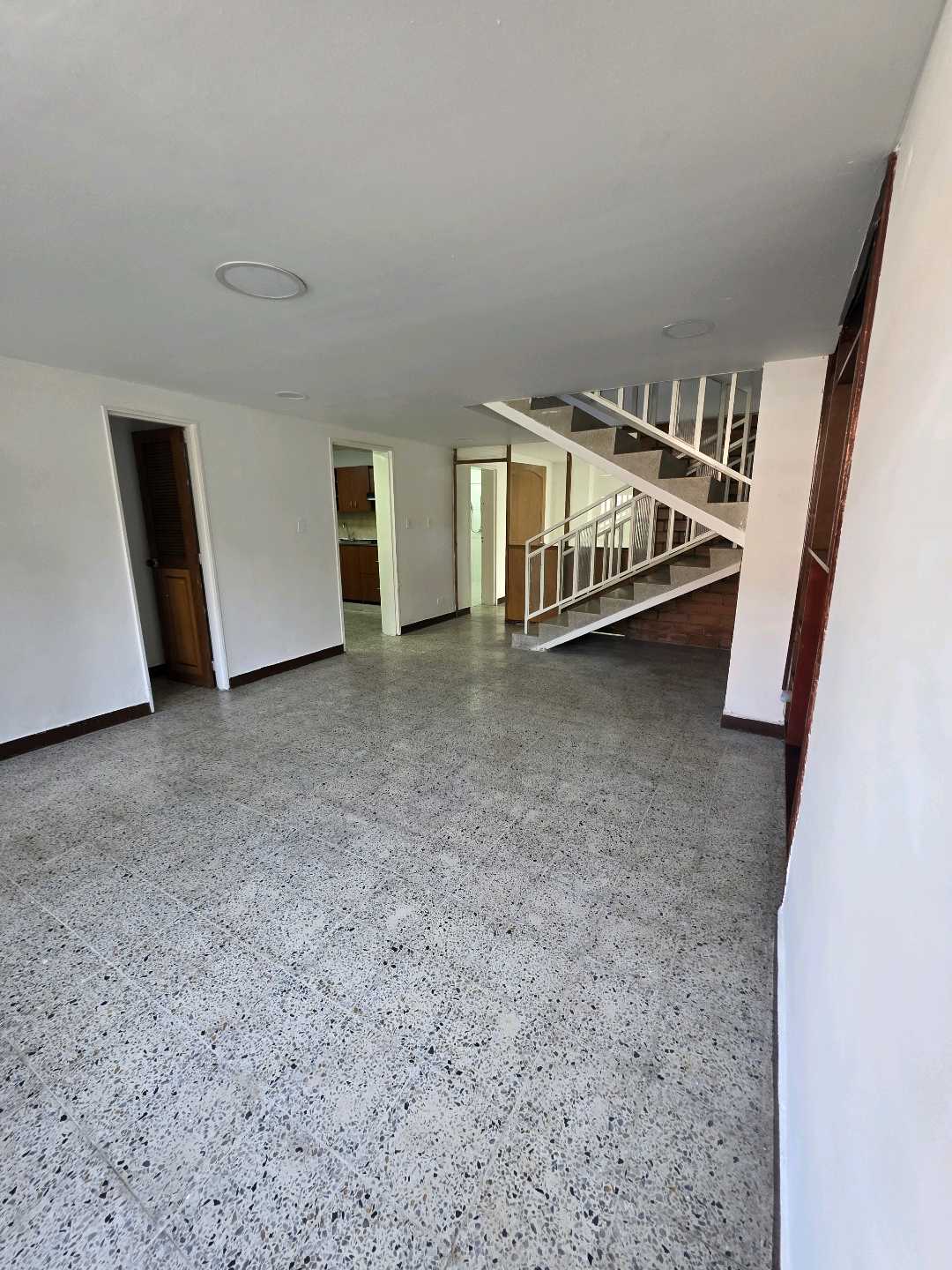 Arriendo casa la castellana