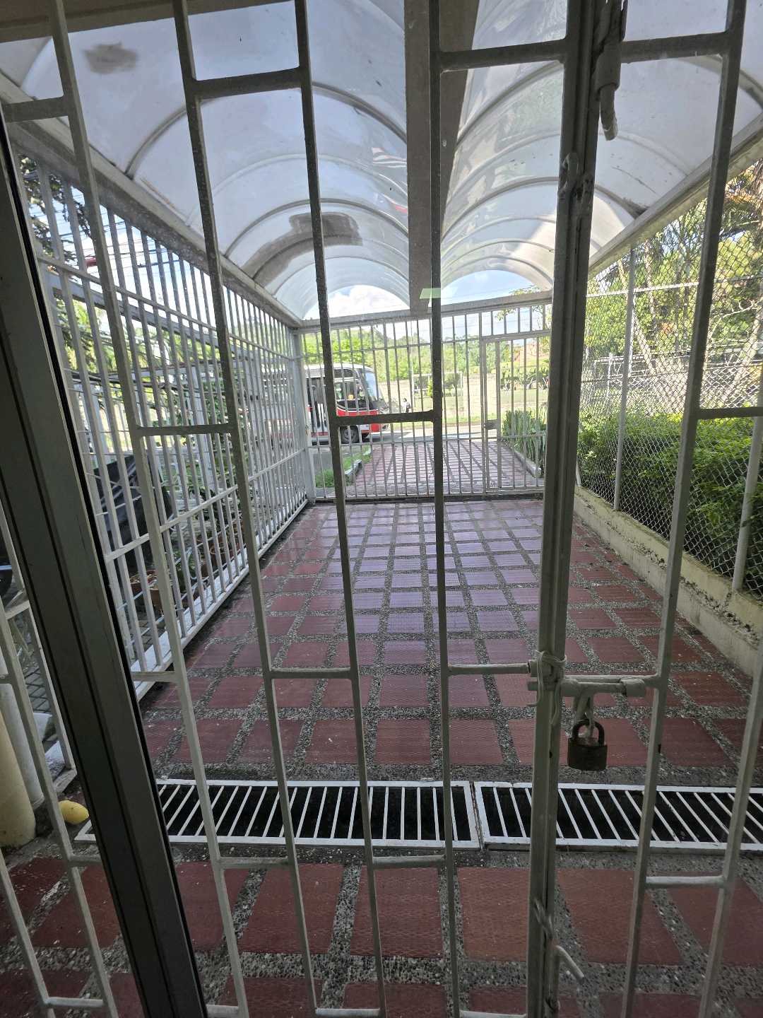 Arriendo casa la castellana