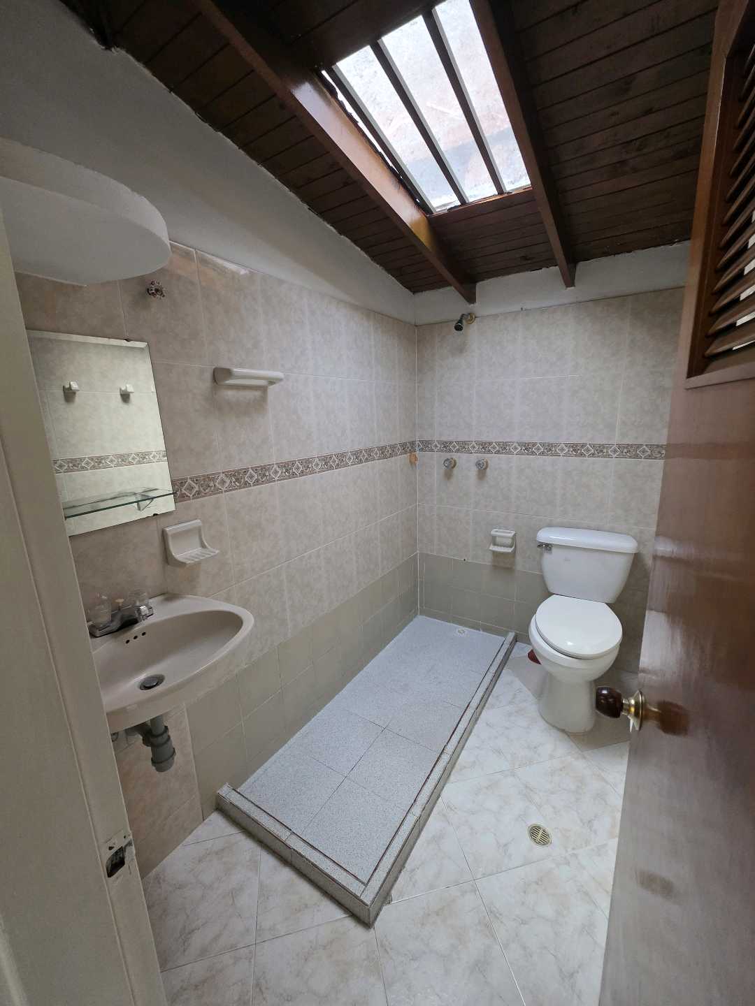 Arriendo casa la castellana