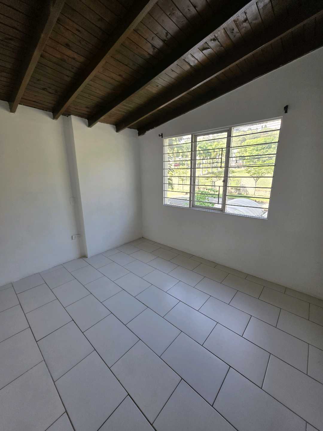 Arriendo casa la castellana