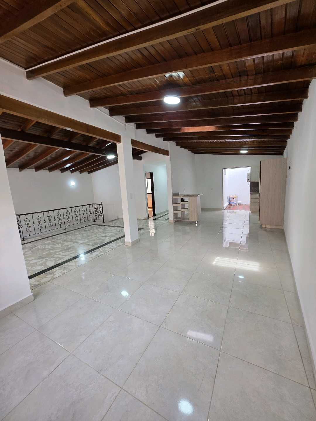 Arriendo casa la castellana