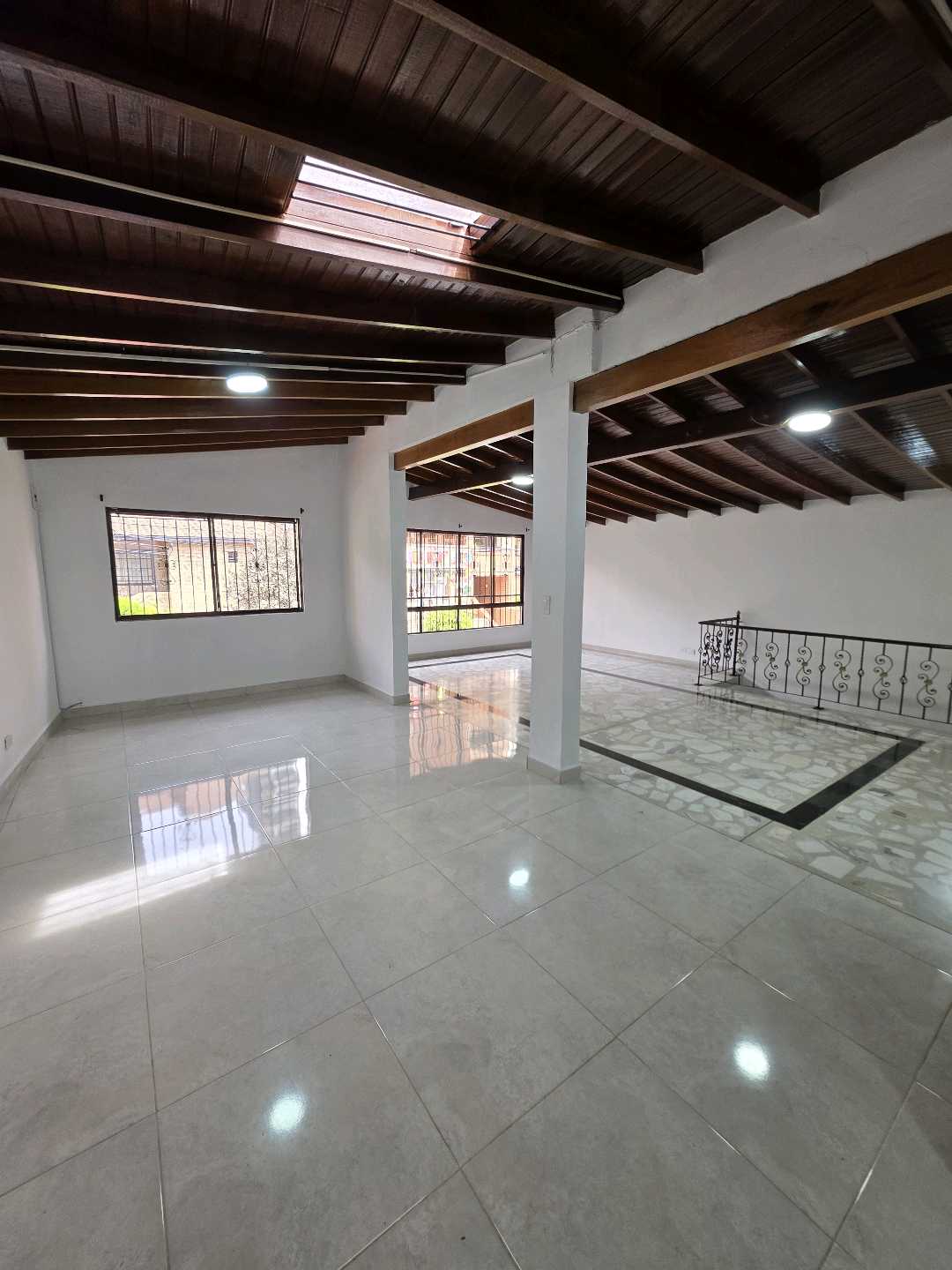 Arriendo casa la castellana