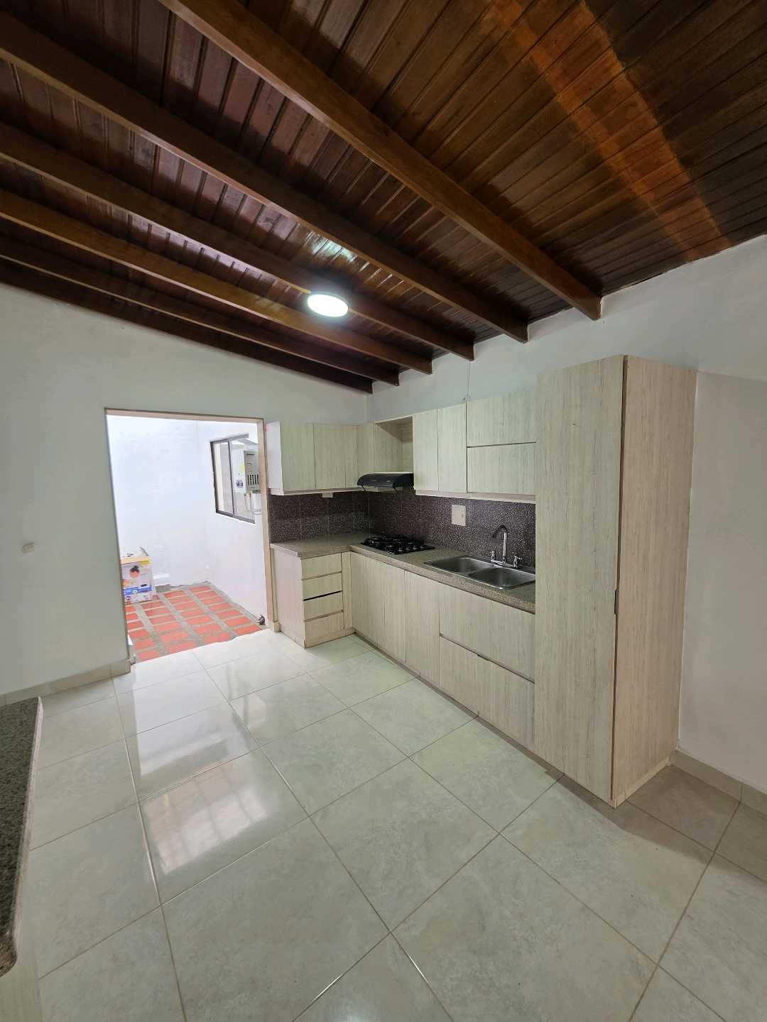 Arriendo casa la castellana