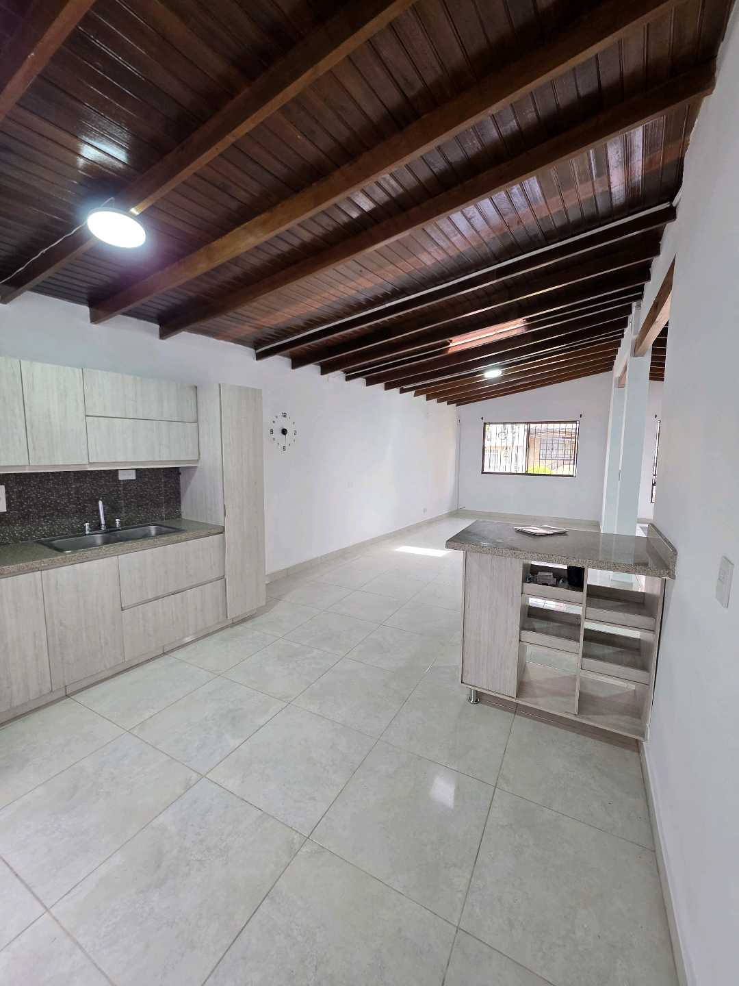 Arriendo casa la castellana