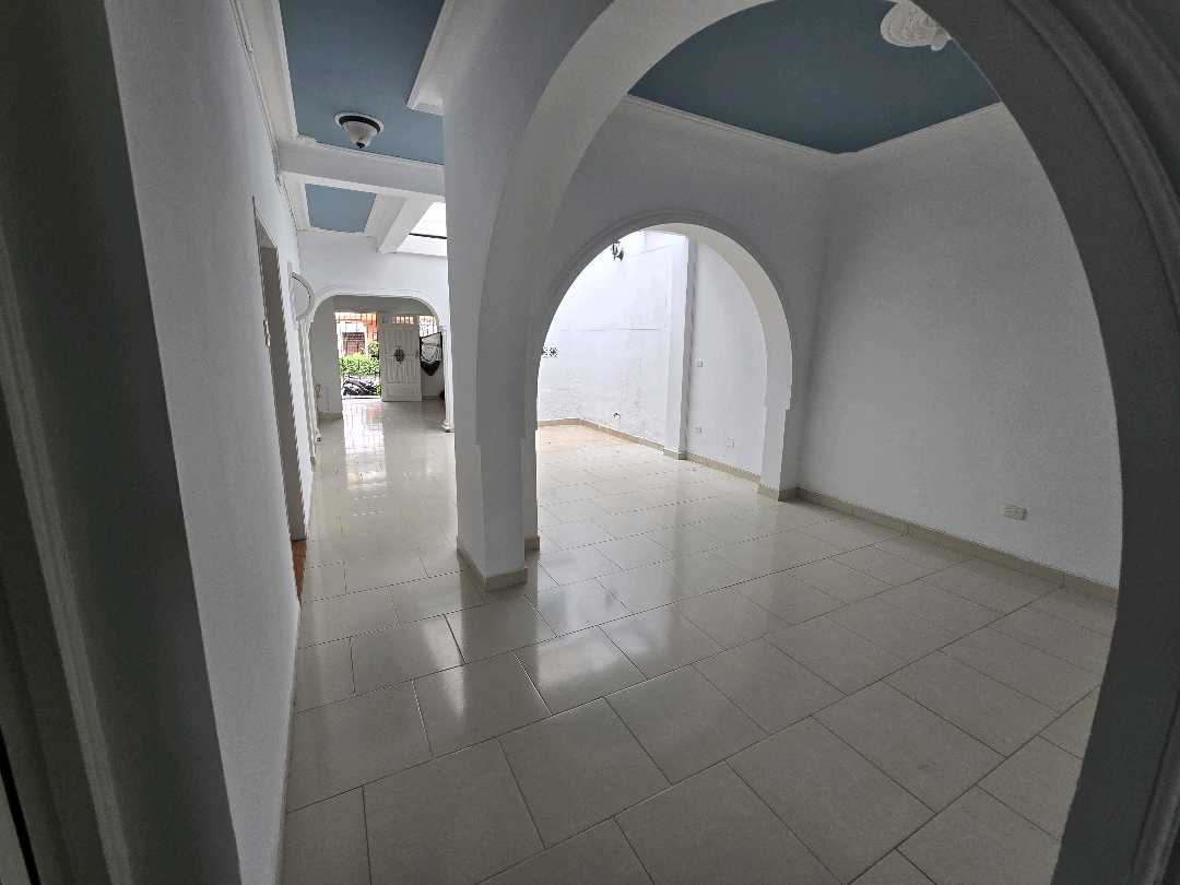 Arriendo casa laureles