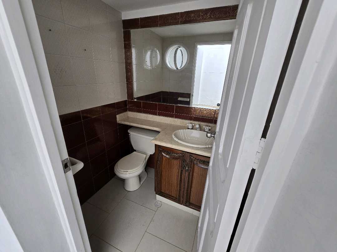 Arriendo casa laureles