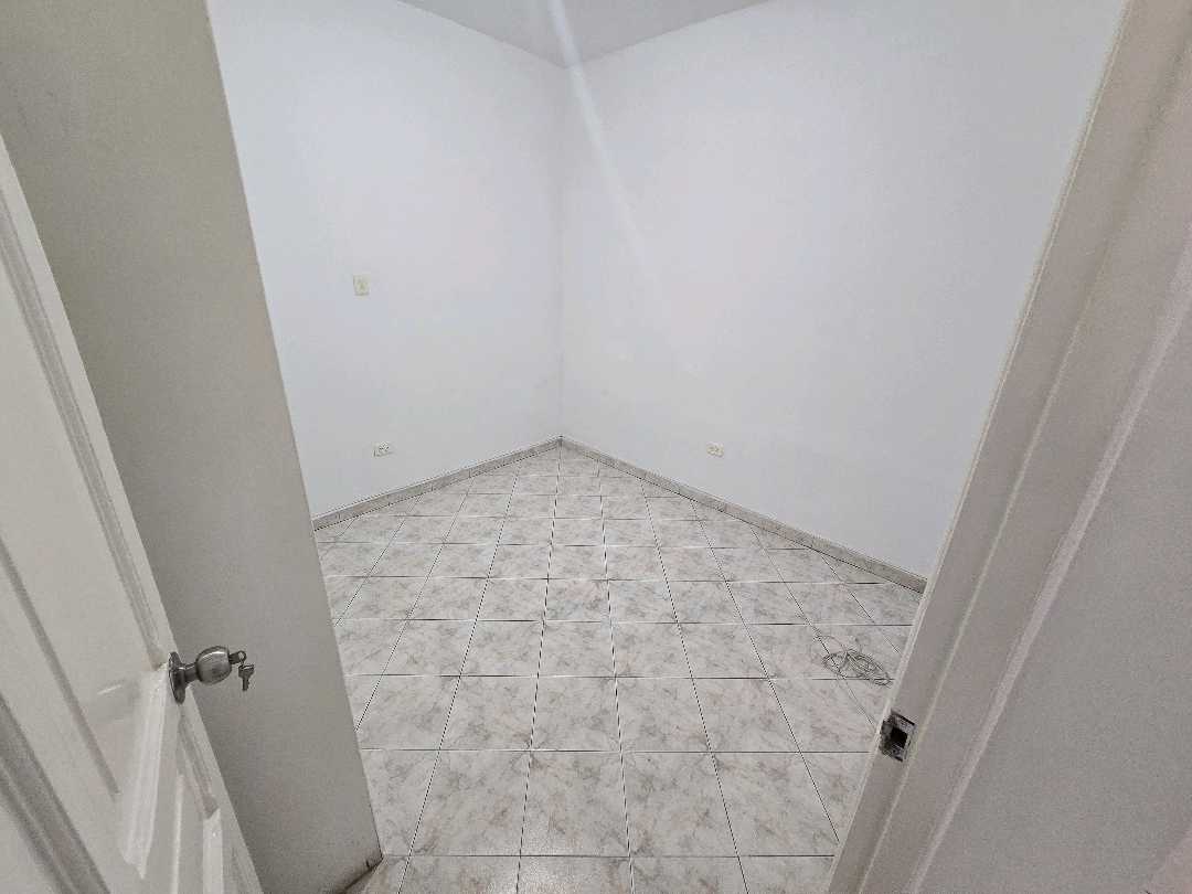 Arriendo casa laureles