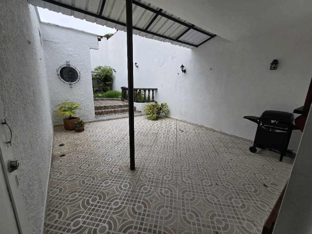 Arriendo casa laureles
