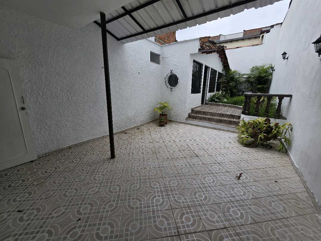 Arriendo casa laureles