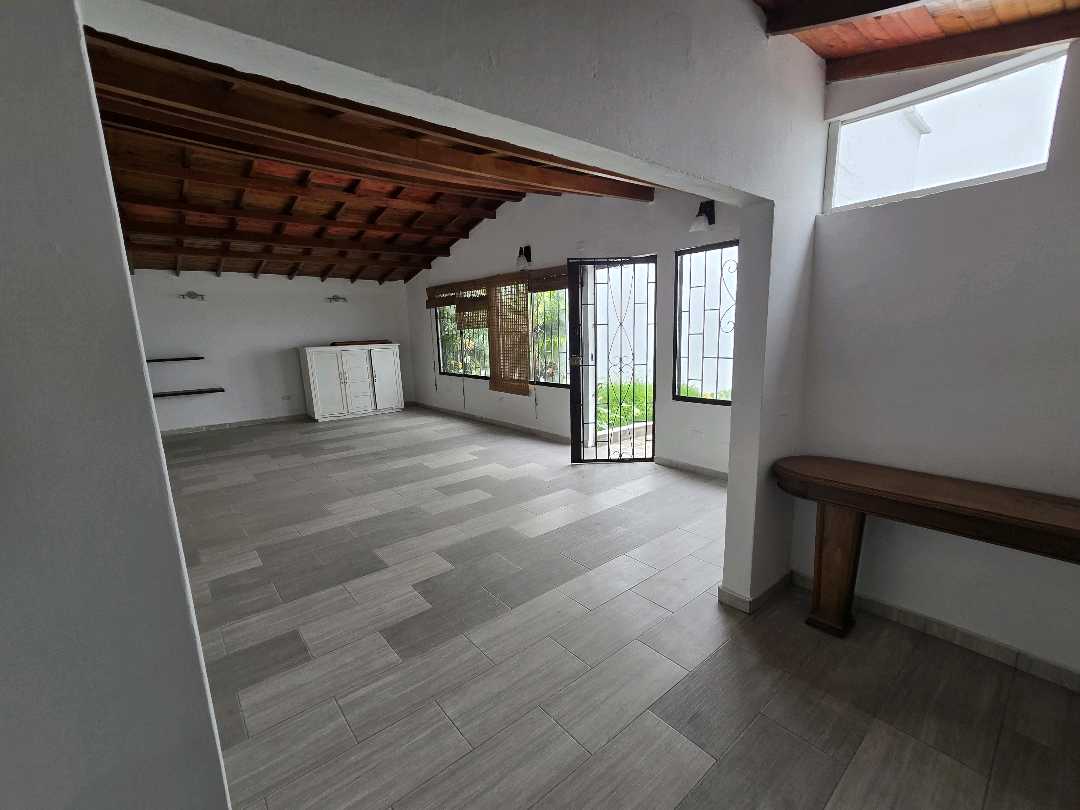 Arriendo casa laureles
