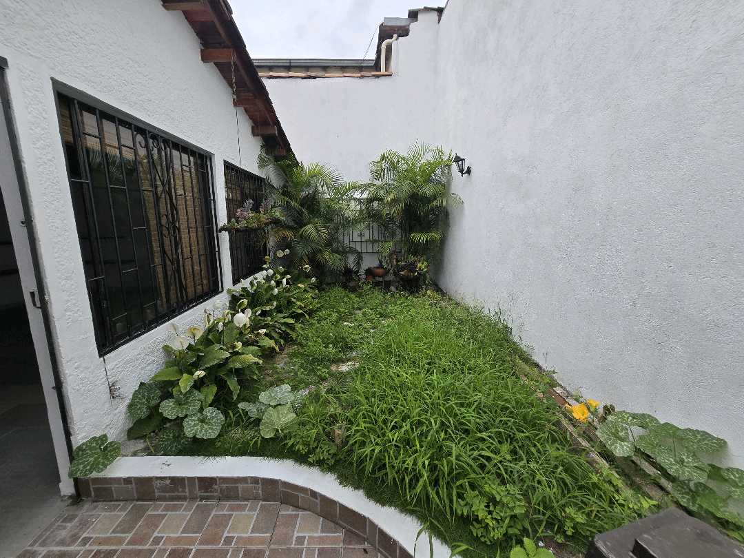 Arriendo casa laureles