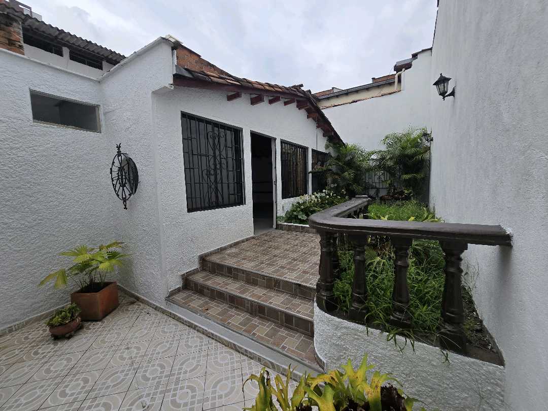 Arriendo casa laureles