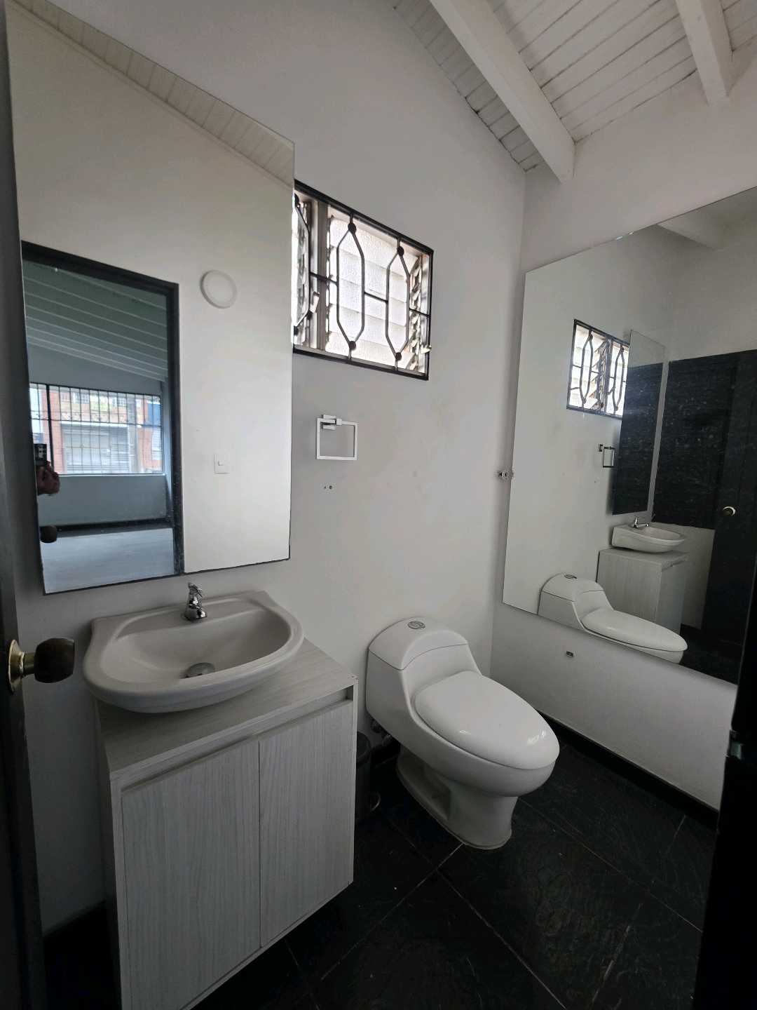 Arriendo casa laureles