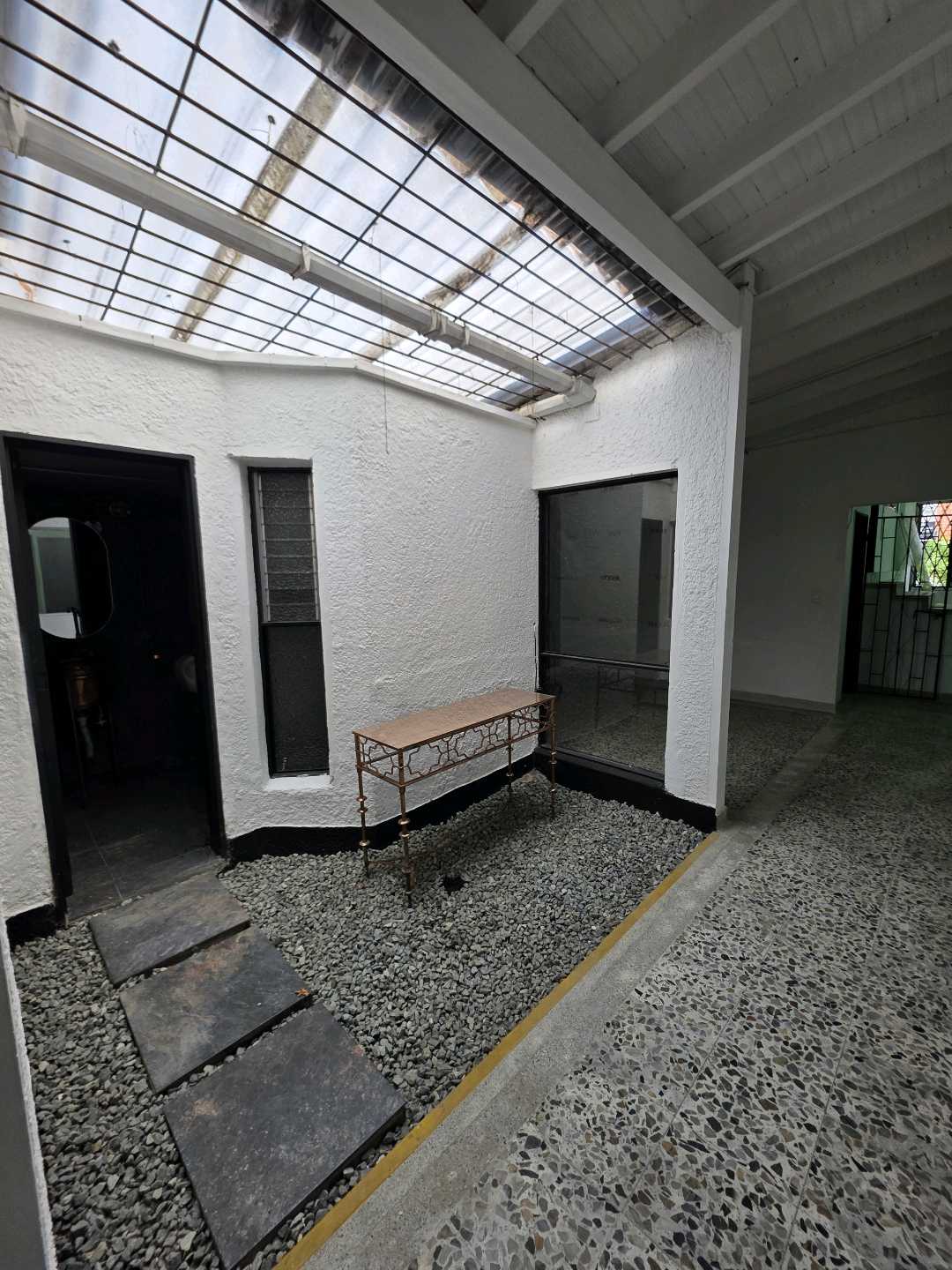 Arriendo casa laureles