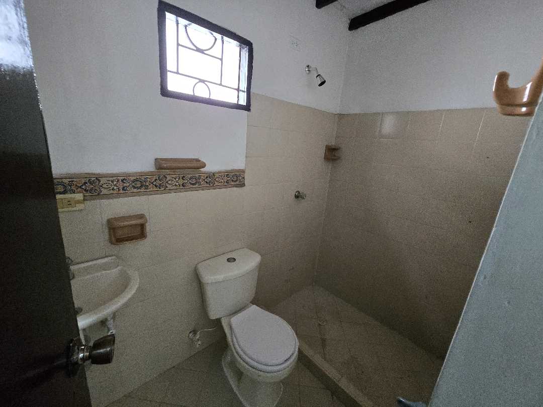 Arriendo casa local laureles.