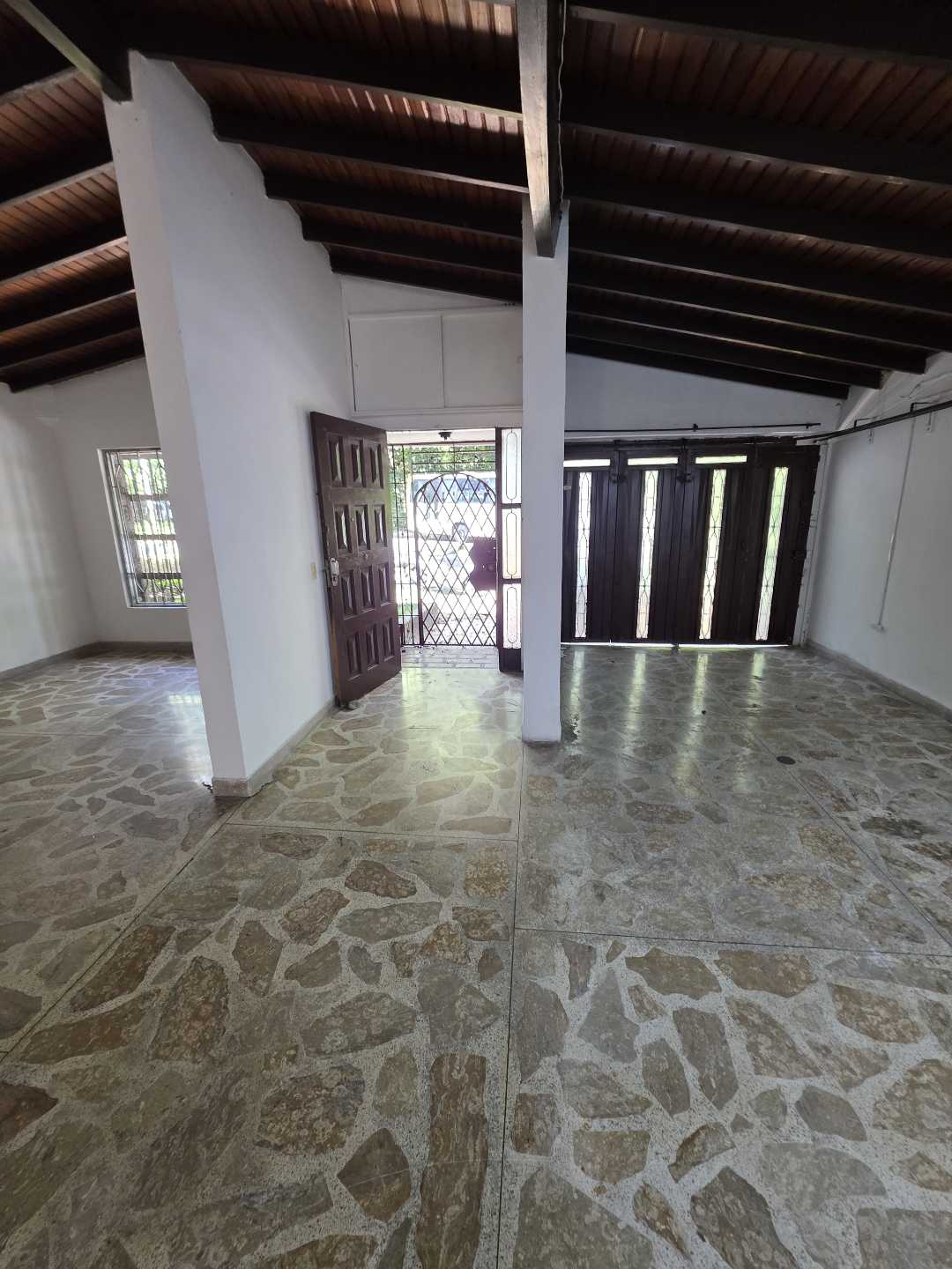 Arriendo casa los olivos