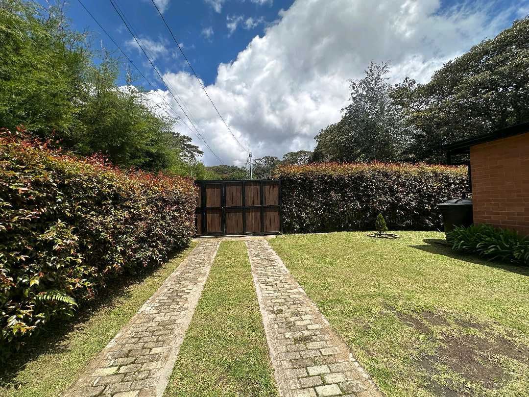 Arriendo casa santa elena