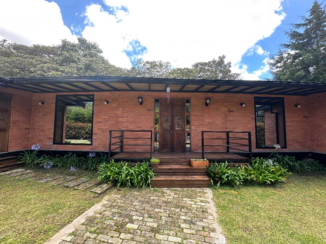 Arriendo casa santa elena