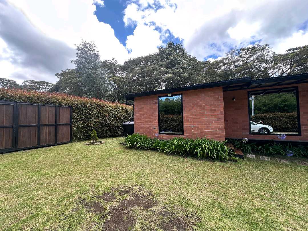 Arriendo casa santa elena