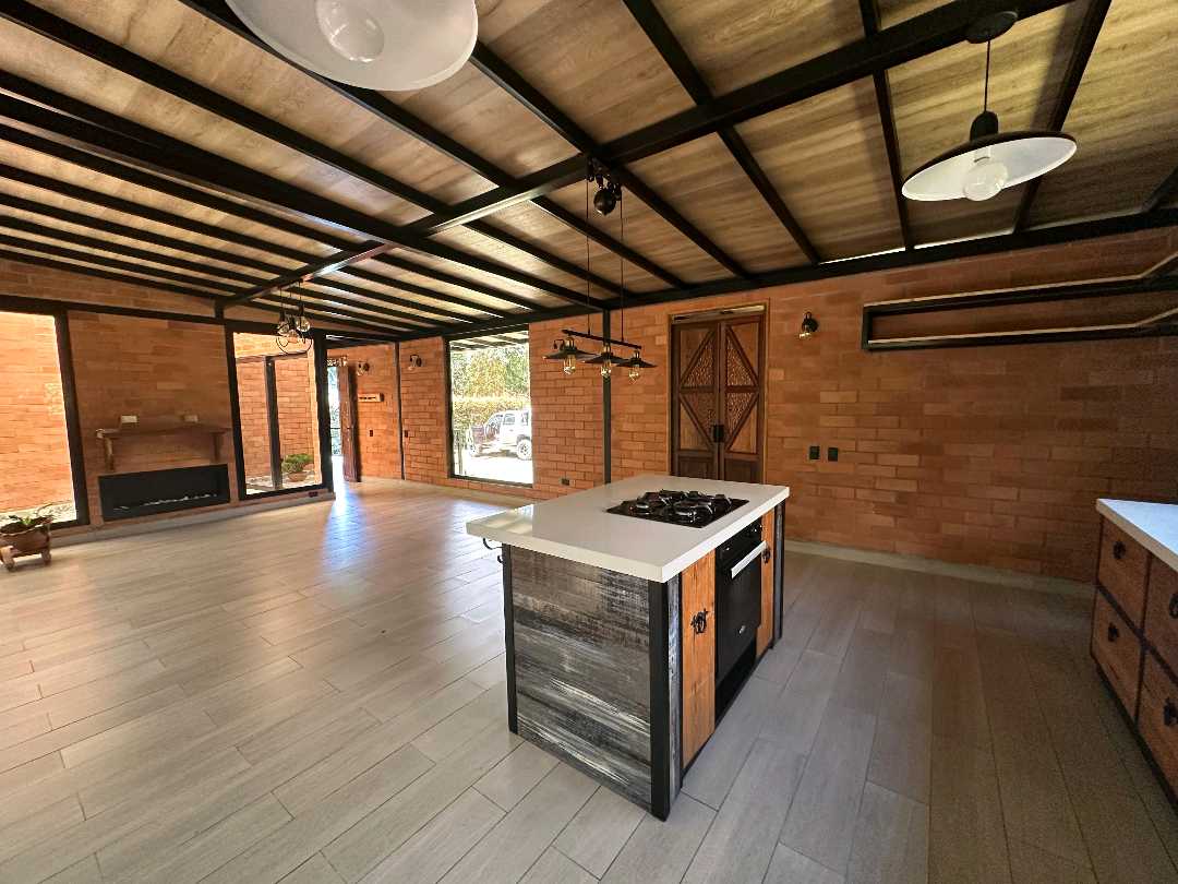 Arriendo casa santa elena