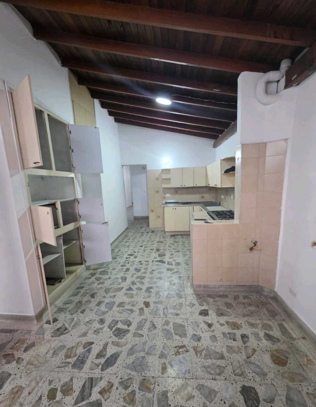 Arriendo casa comercial sector velodromo