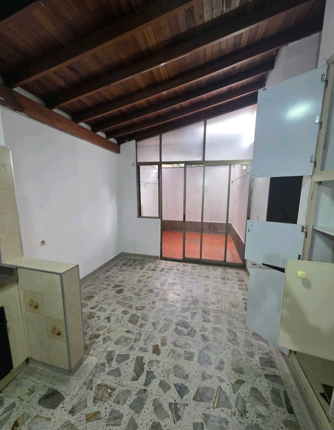 Arriendo casa comercial sector velodromo