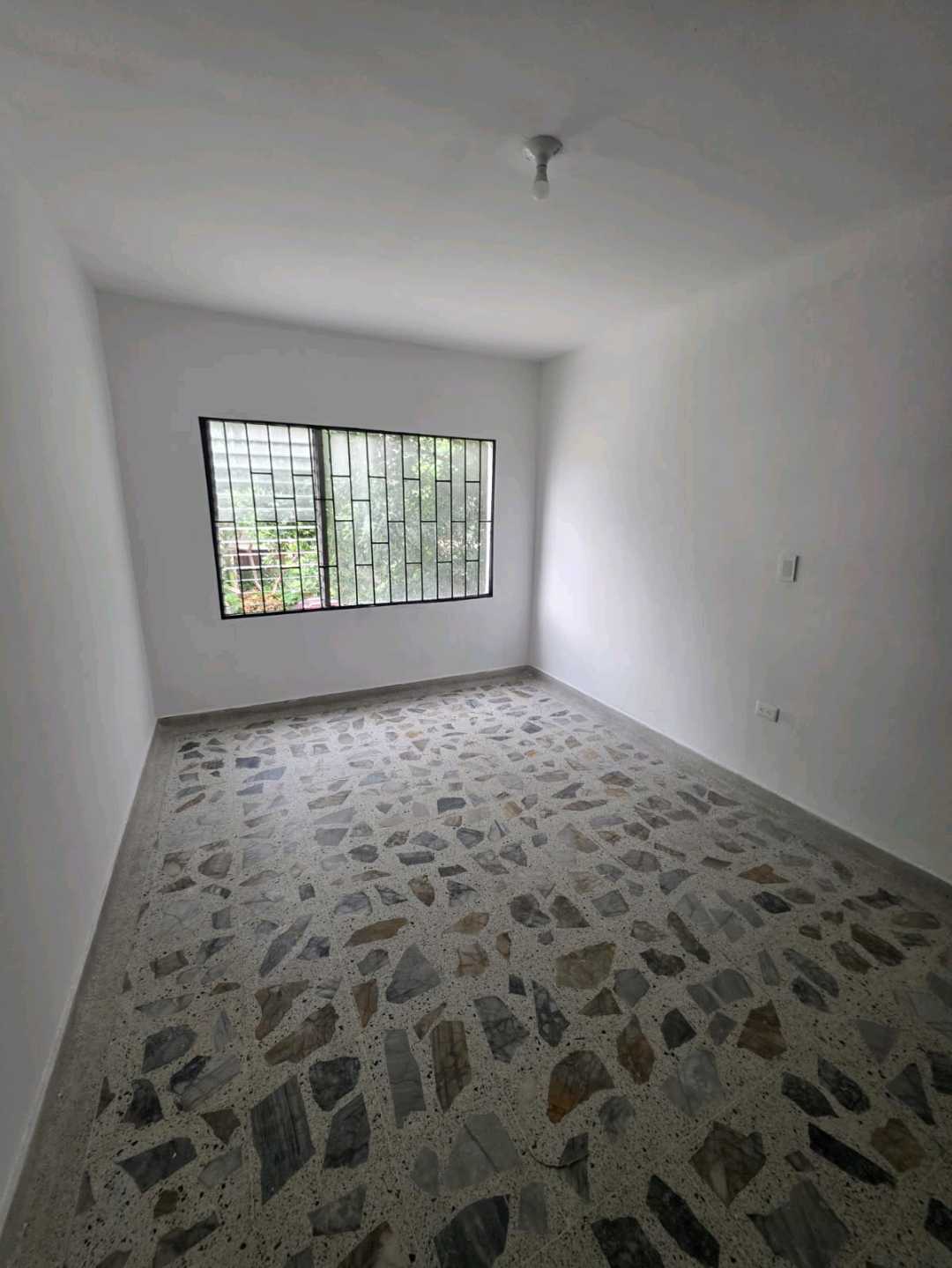 Arriendo casa comercial sector velodromo