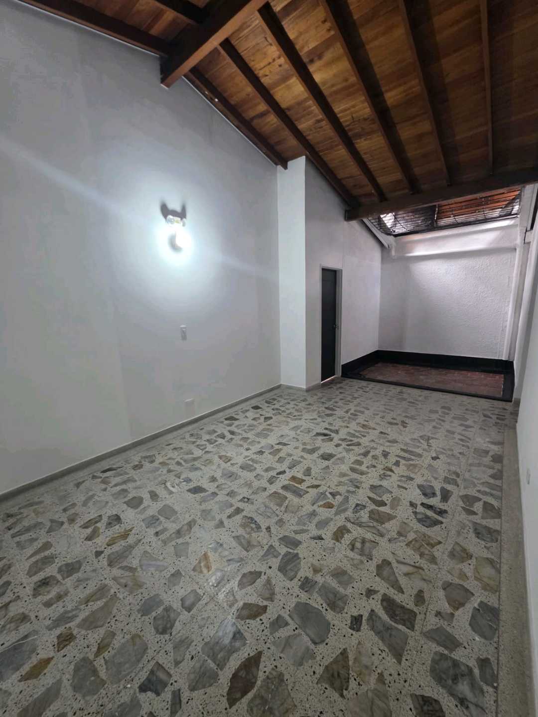 Arriendo casa comercial sector velodromo